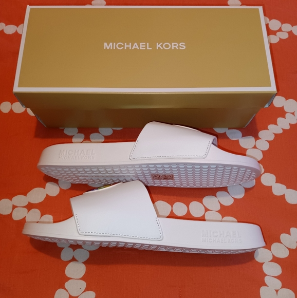 Michael Kors Gilmore Slides - Picture 4 of 14